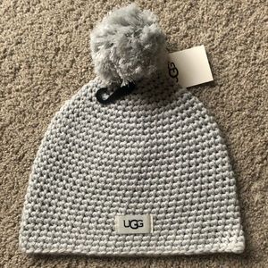 UGG AUSTRALIA KNIT BEANIE WITH YARN POM Grey Heather ONE SIZE NEW With Tag